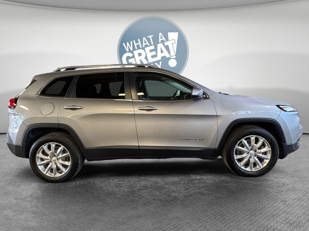 Used 2017 Jeep Cherokee Limited with VIN 1C4PJMDS0HW657792 for sale in Irwin, PA