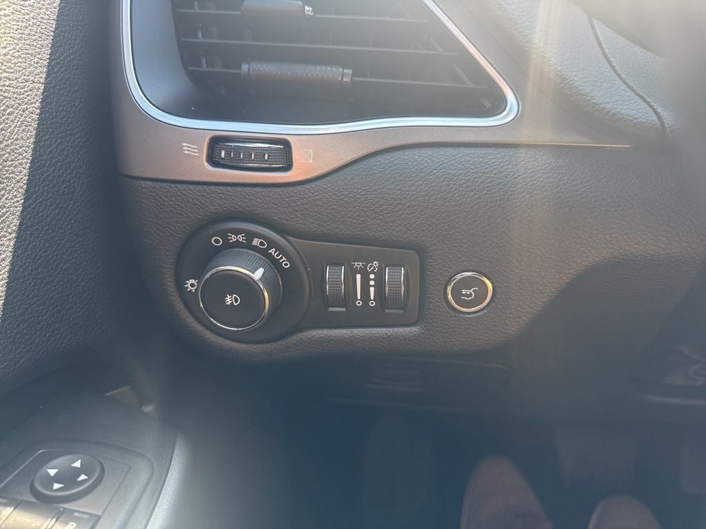 2019 Jeep Cherokee Latitude Plus Comfort Pkg