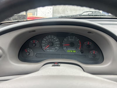2002 Ford Mustang V6 Deluxe