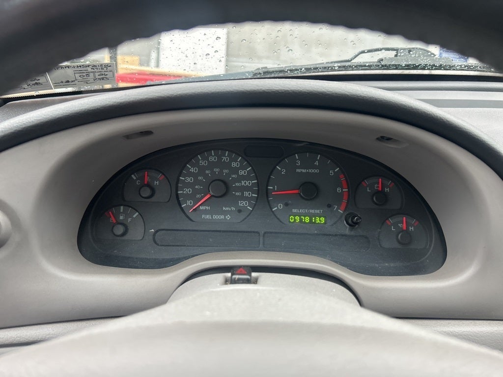 2002 Ford Mustang V6 Deluxe