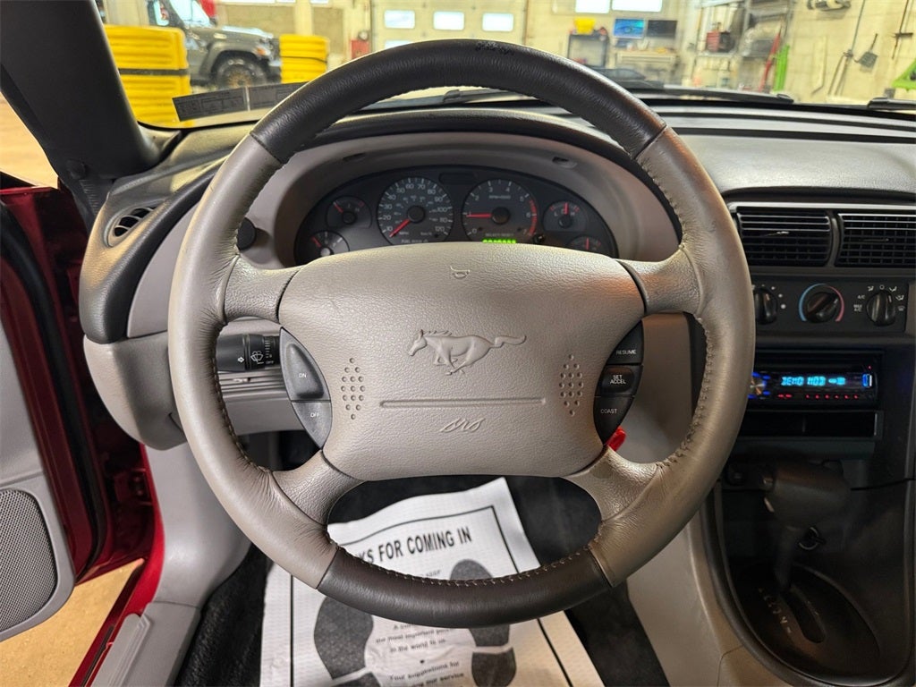 2002 Ford Mustang V6 Deluxe