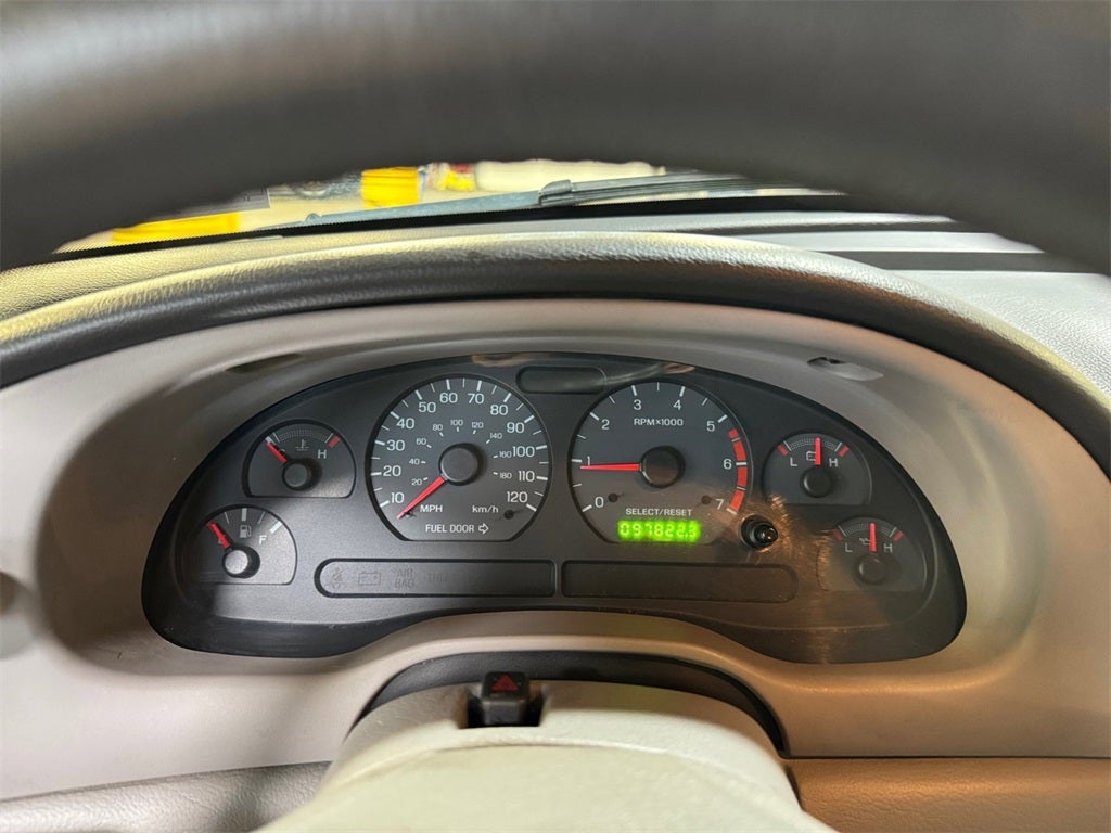 2002 Ford Mustang V6 Deluxe