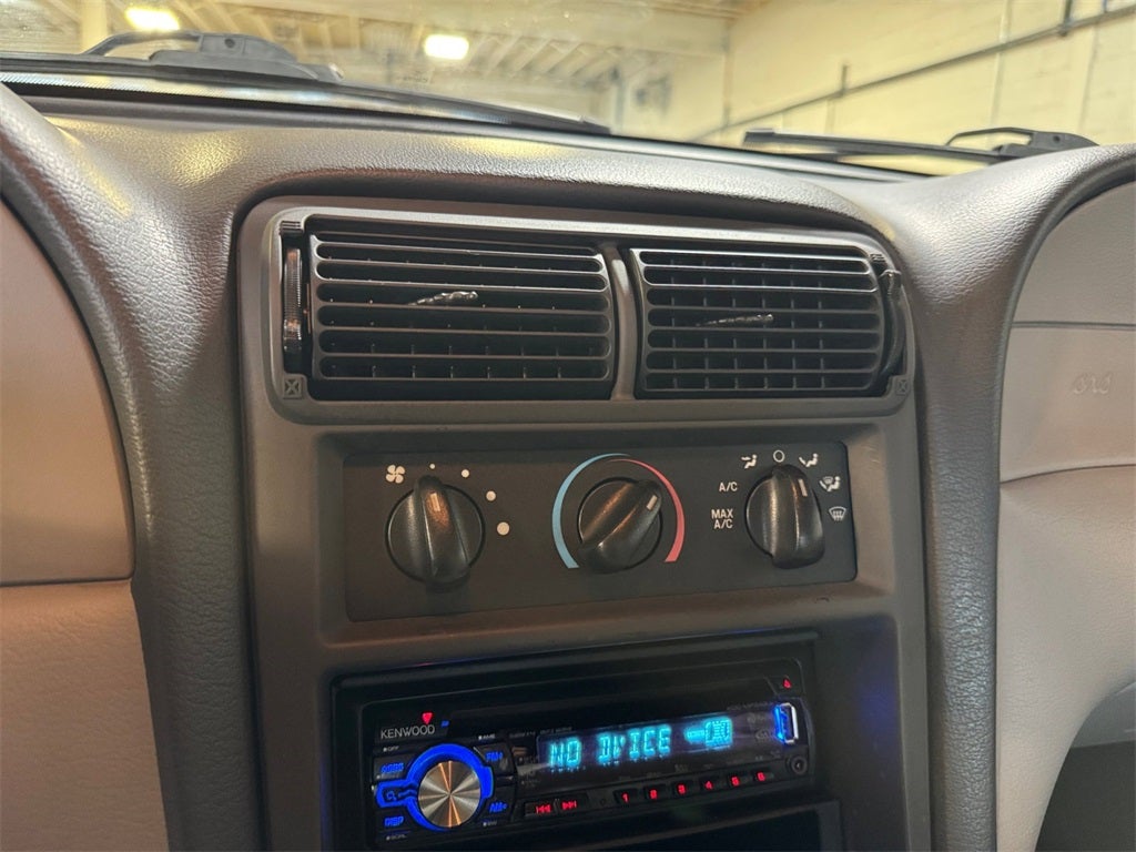 2002 Ford Mustang V6 Deluxe