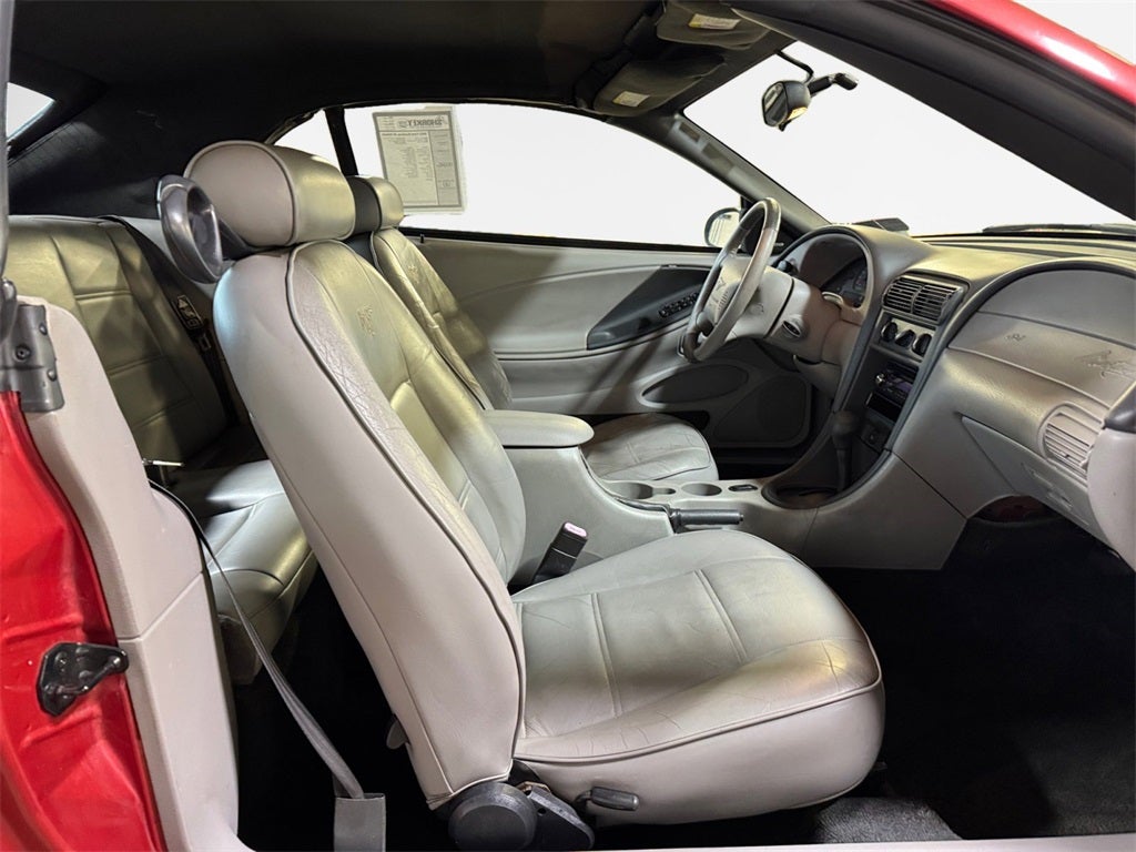 2002 Ford Mustang V6 Deluxe