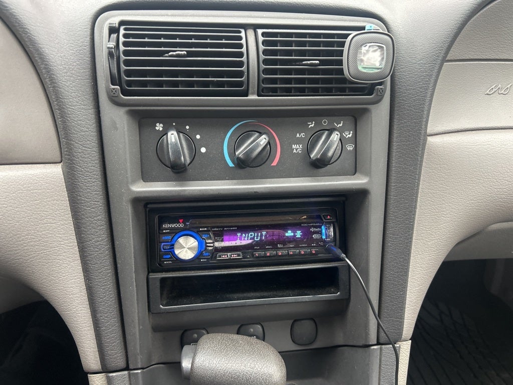 2002 Ford Mustang V6 Deluxe