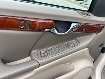2002 Cadillac DeVille Base