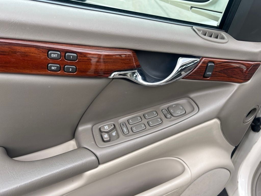 2002 Cadillac DeVille Base