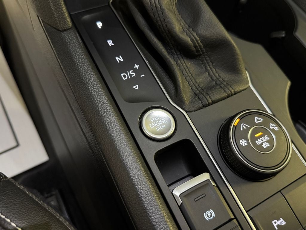 2021 Volkswagen Atlas 3.6L V6 SE w/Technology R-Line