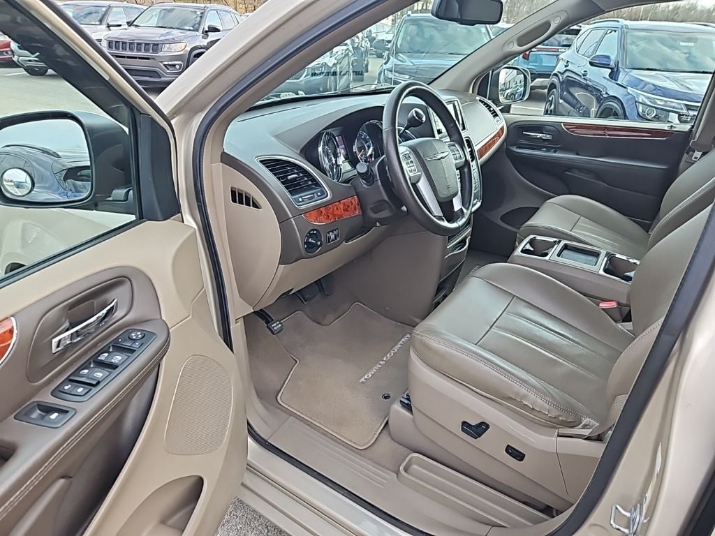 2014 Chrysler Town & Country Touring