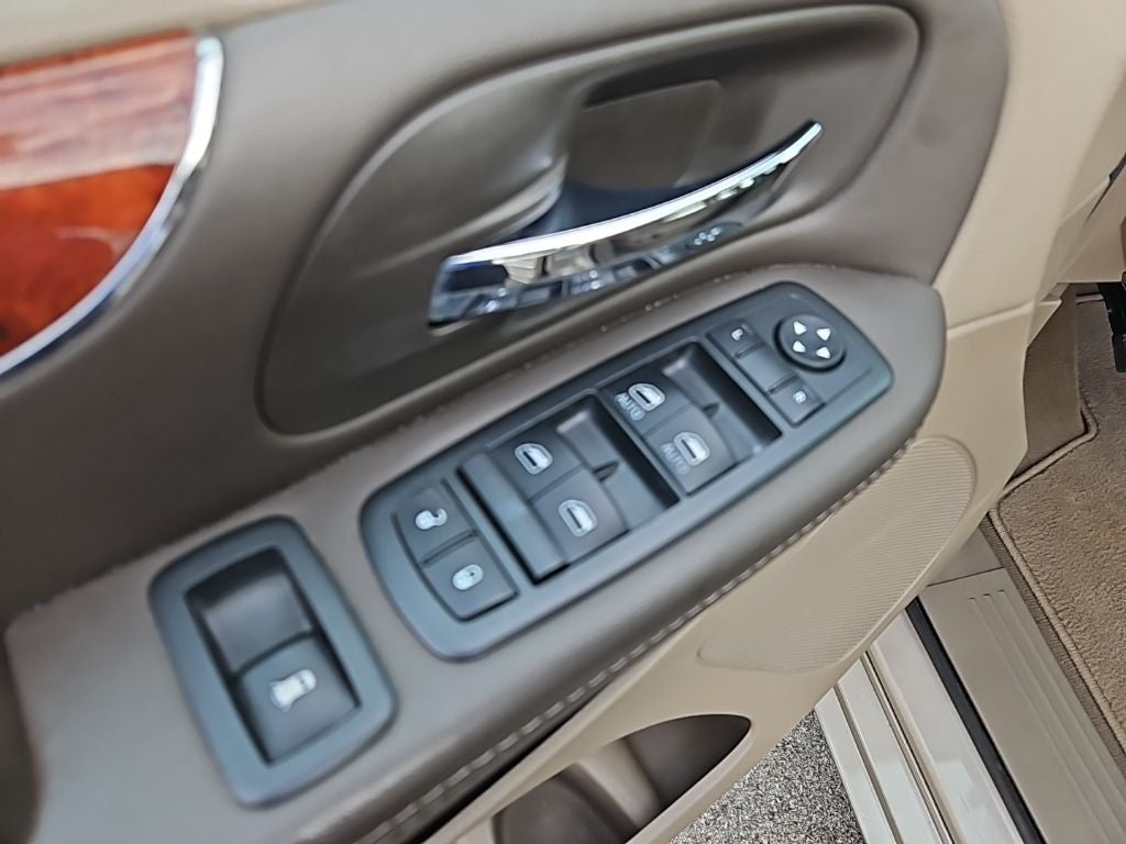 2014 Chrysler Town & Country Touring