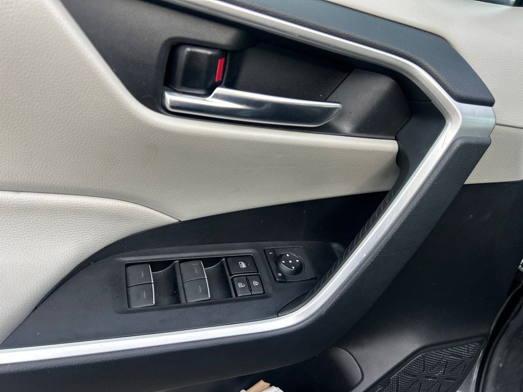 2023 Toyota RAV4 XLE MOON RF