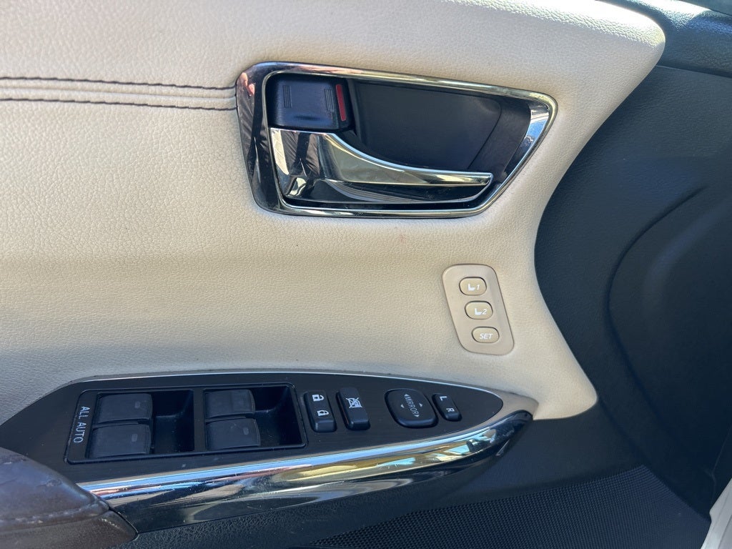 2013 Toyota Avalon Hybrid Base