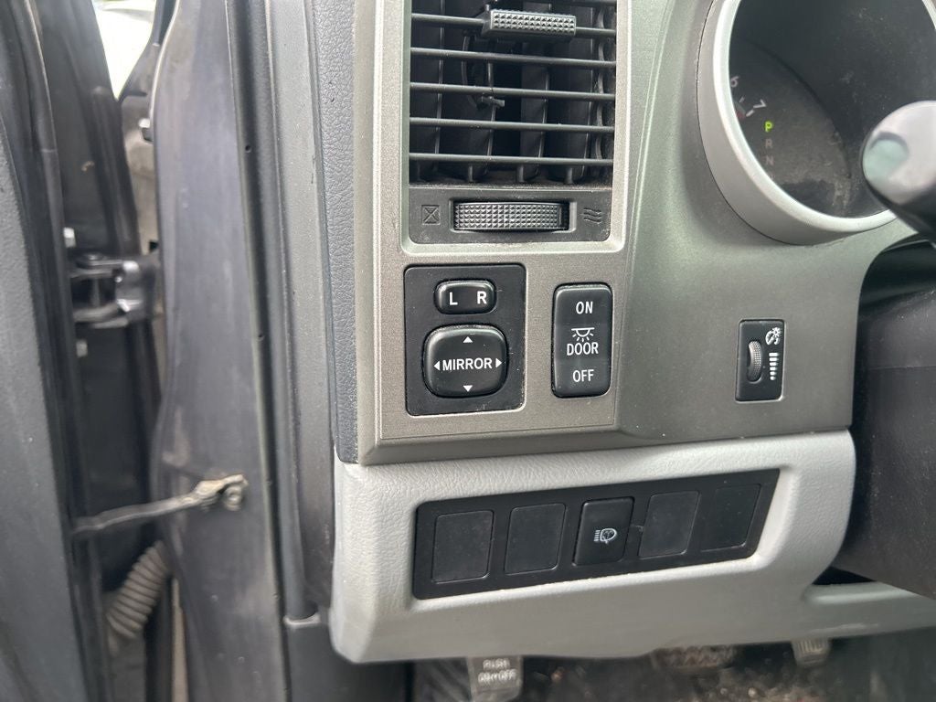 2016 Toyota Sequoia SR5 5.7L