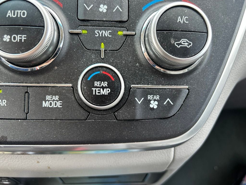 2015 Toyota Sienna LE 7 Passenger