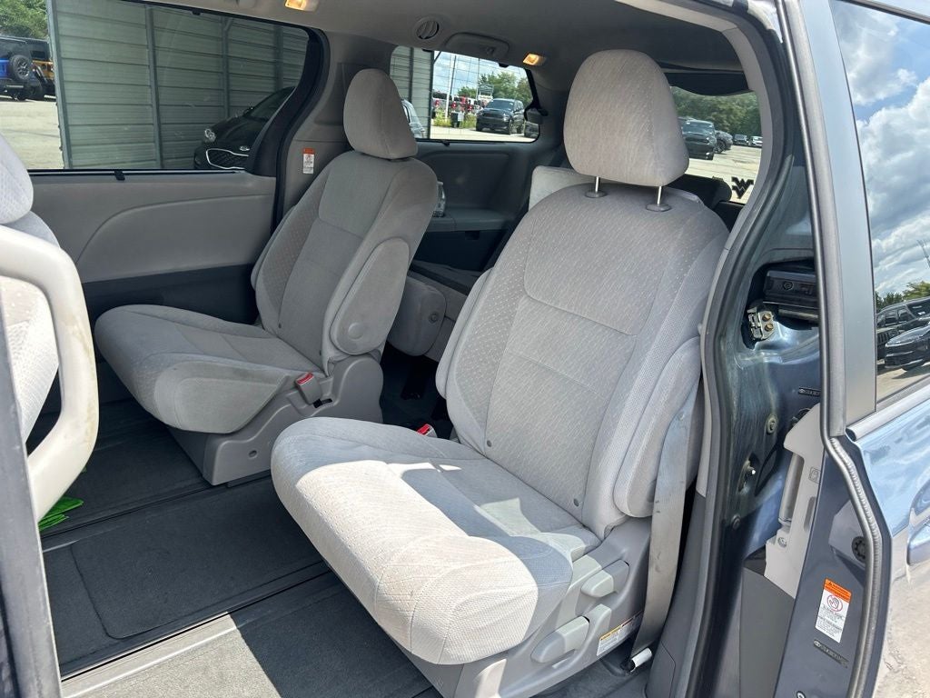 2015 Toyota Sienna LE 7 Passenger