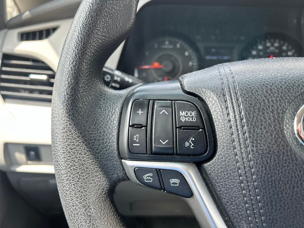 2015 Toyota Sienna LE 7 Passenger