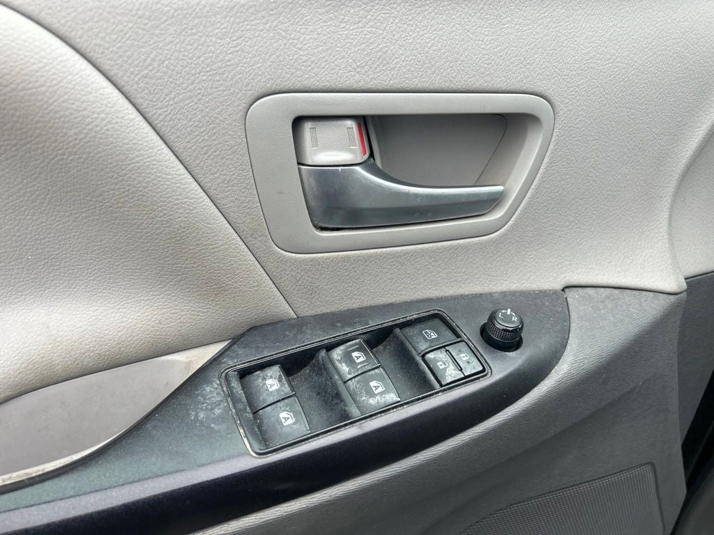 2017 Toyota Sienna LE 7 Passenger