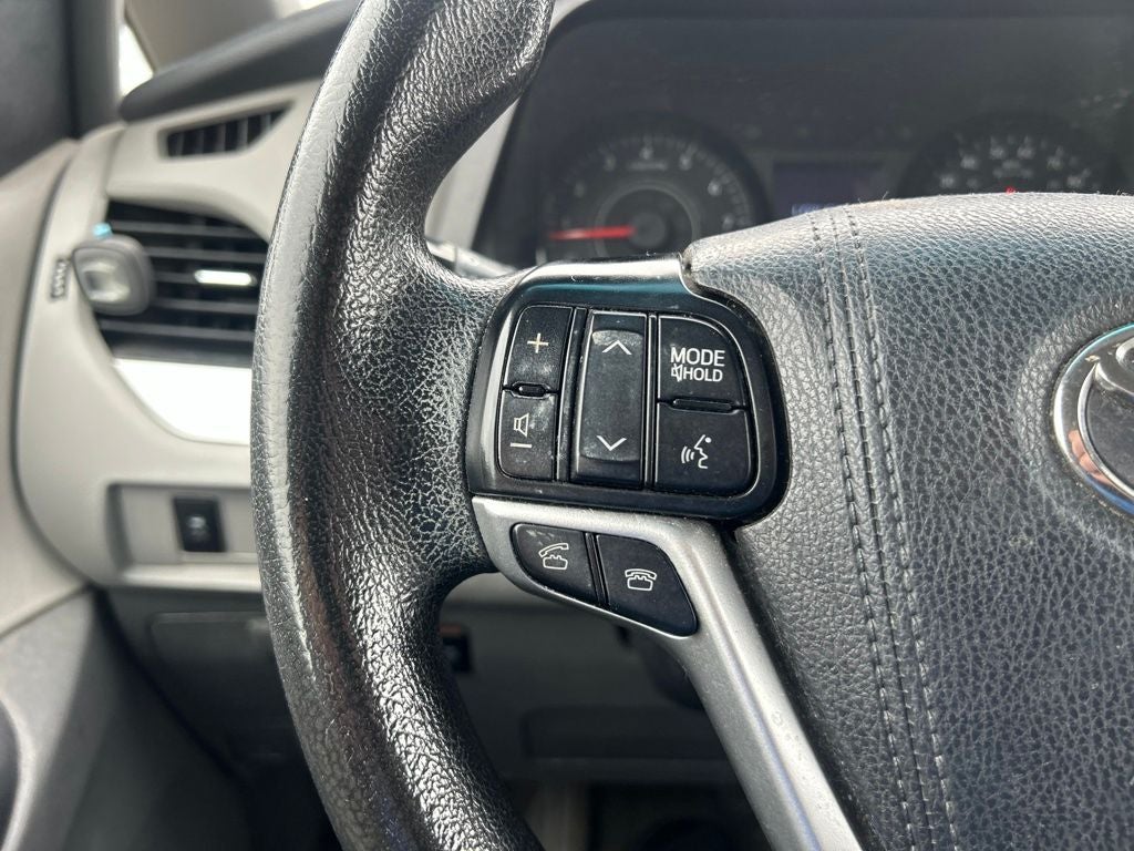 2017 Toyota Sienna LE 7 Passenger