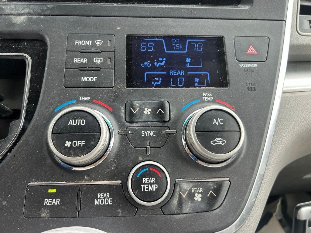 2017 Toyota Sienna LE 7 Passenger