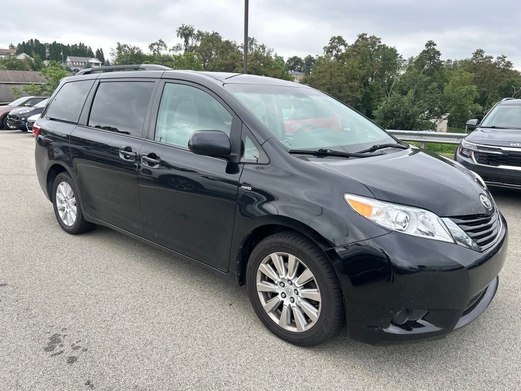 2017 Toyota Sienna LE 7 Passenger