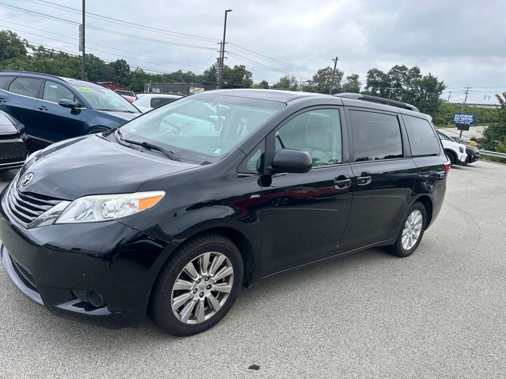 2017 Toyota Sienna LE 7 Passenger