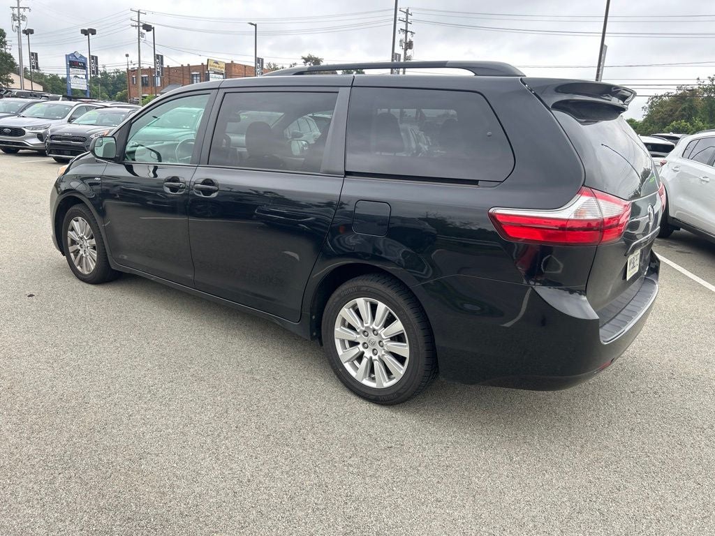2017 Toyota Sienna LE 7 Passenger