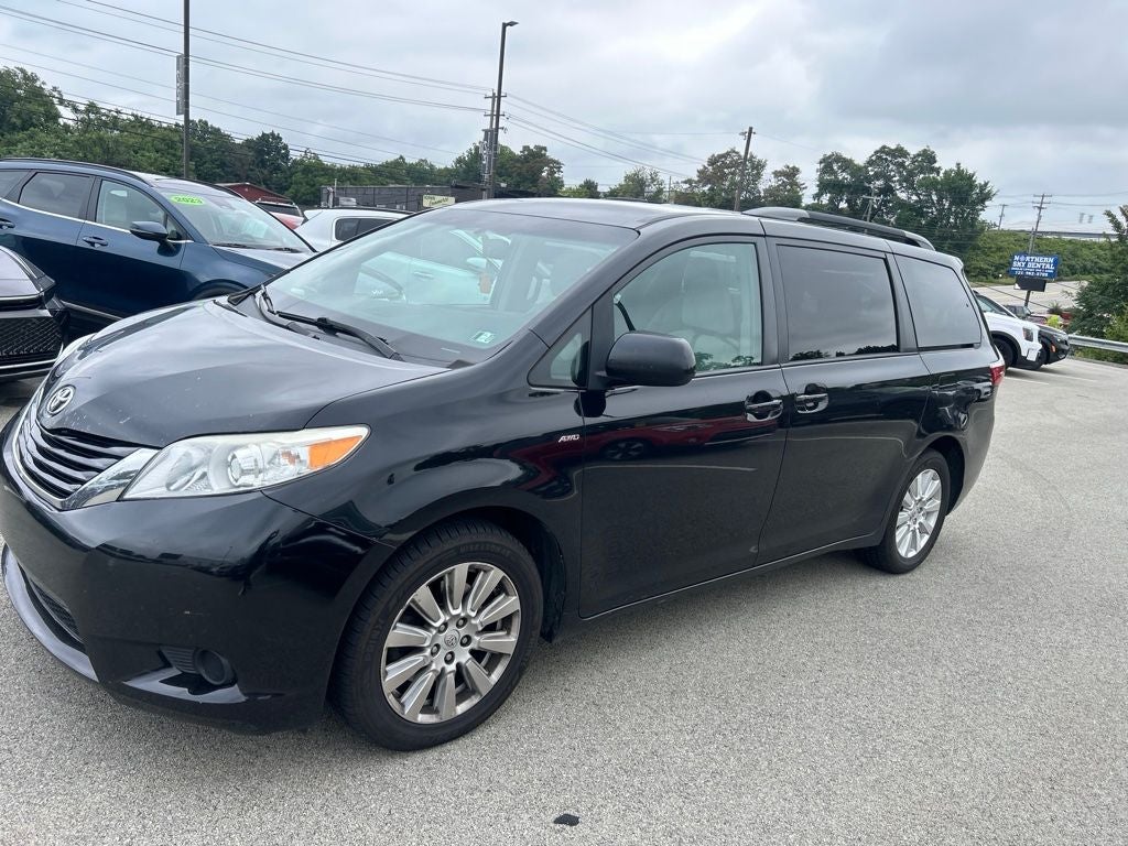 2017 Toyota Sienna LE 7 Passenger