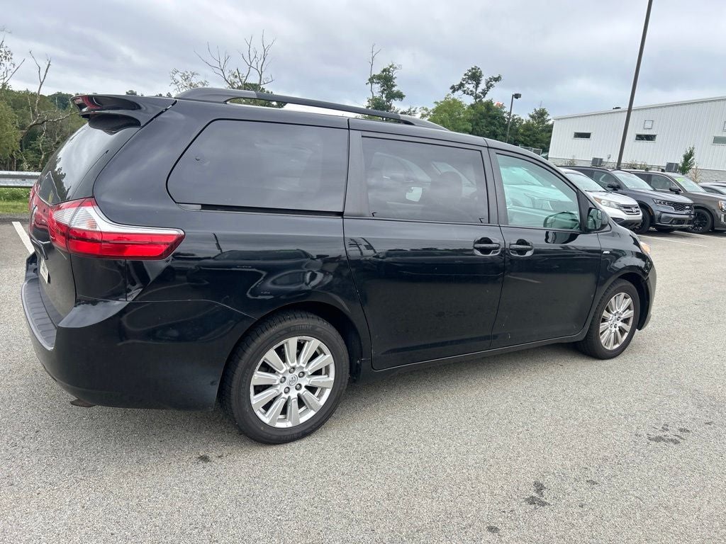 2017 Toyota Sienna LE 7 Passenger