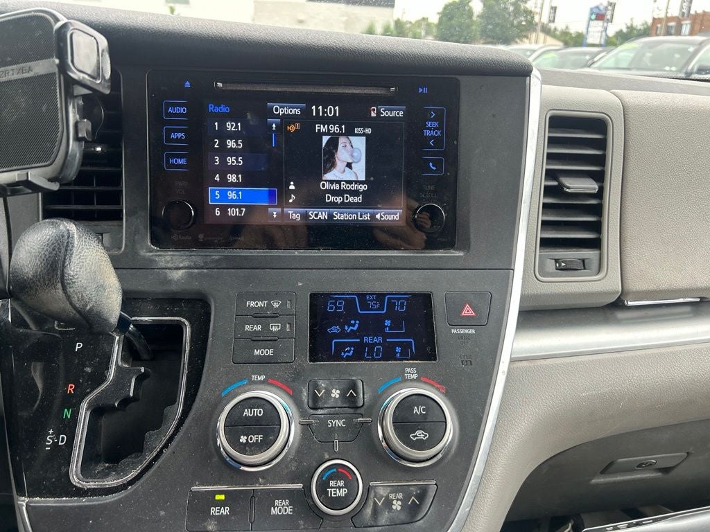 2017 Toyota Sienna LE 7 Passenger