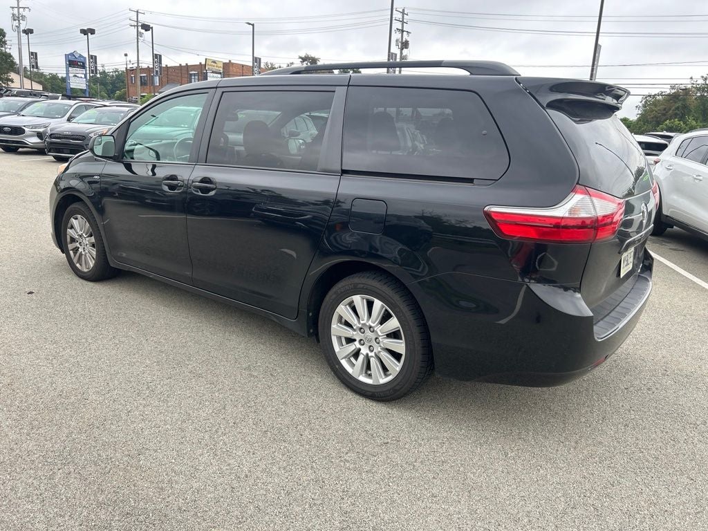 2017 Toyota Sienna LE 7 Passenger