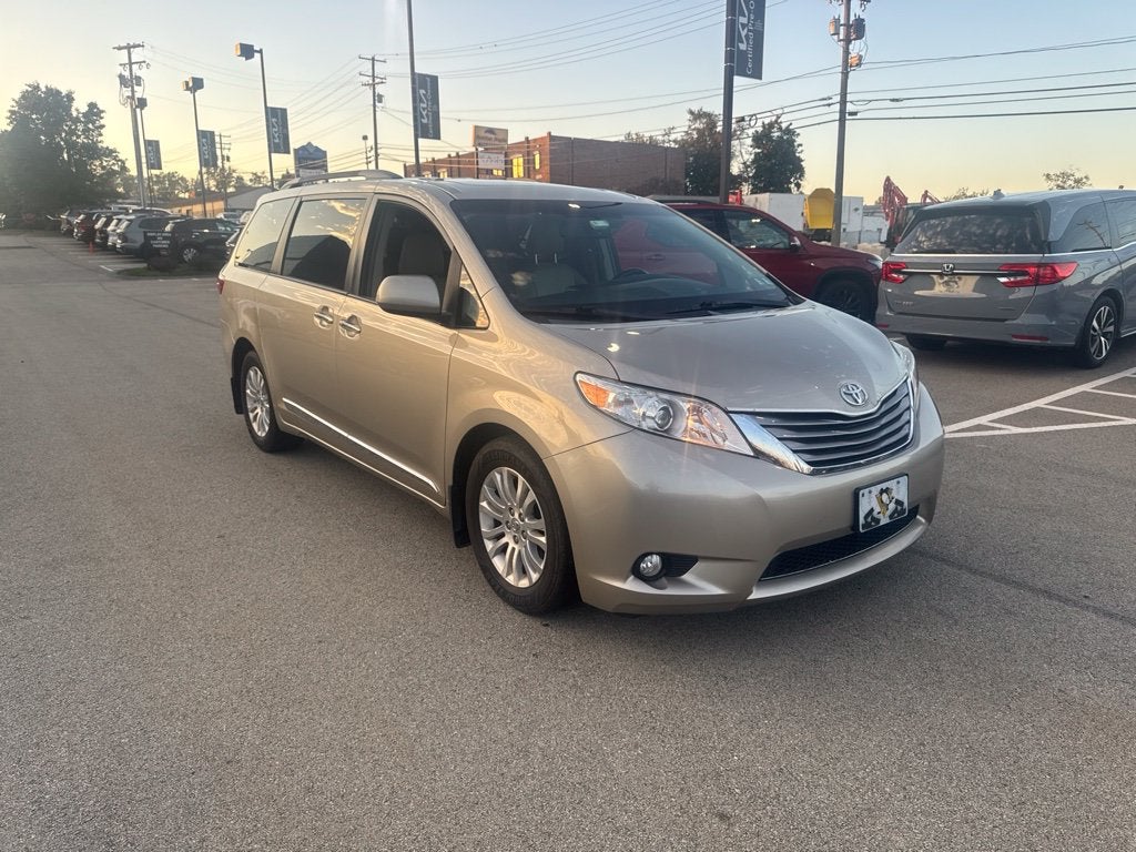 2015 Toyota Sienna XLE 8 Passenger