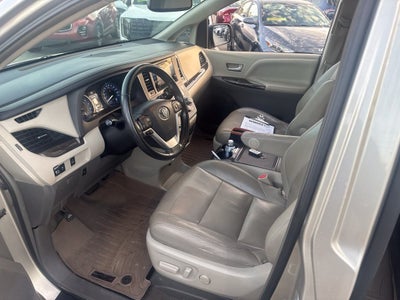 2015 Toyota Sienna XLE 8 Passenger