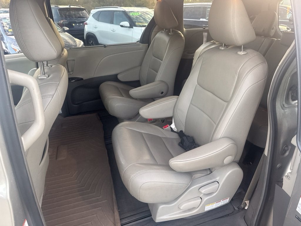 2015 Toyota Sienna XLE 8 Passenger