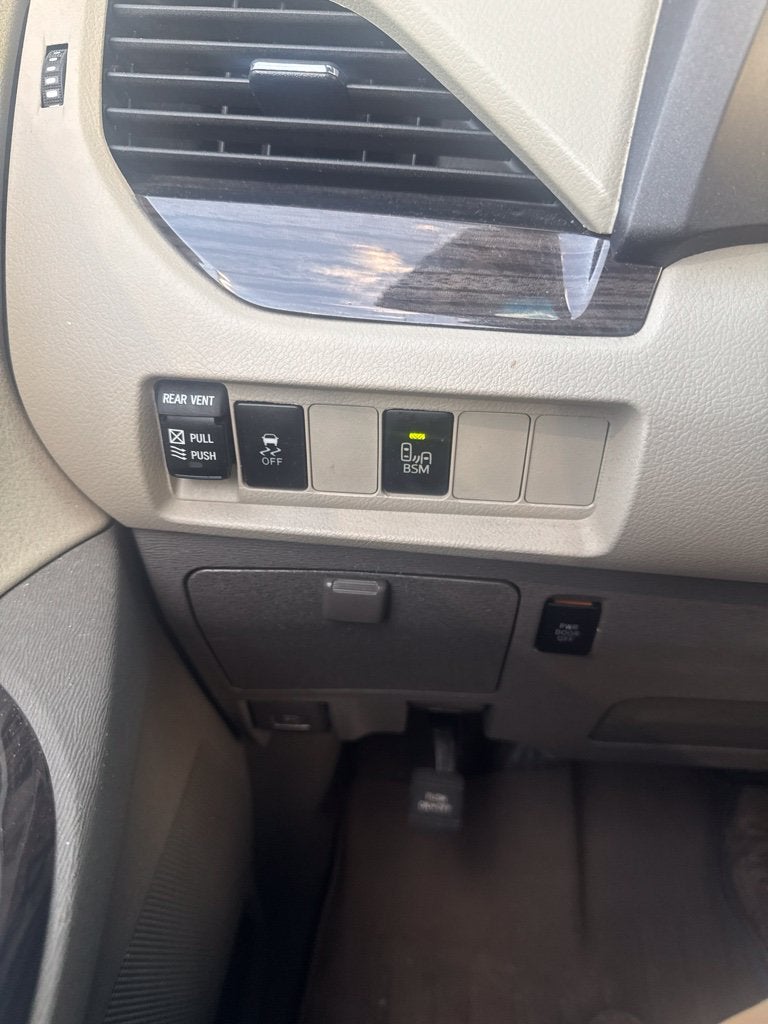 2015 Toyota Sienna XLE 8 Passenger