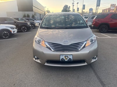 2015 Toyota Sienna XLE 8 Passenger