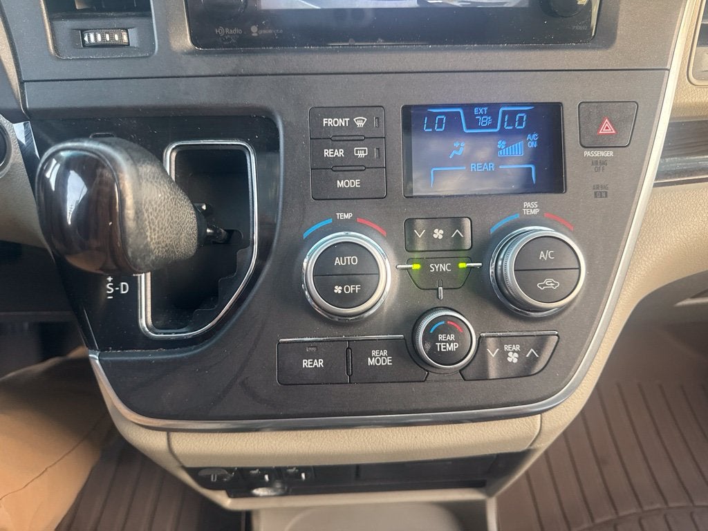 2015 Toyota Sienna XLE 8 Passenger