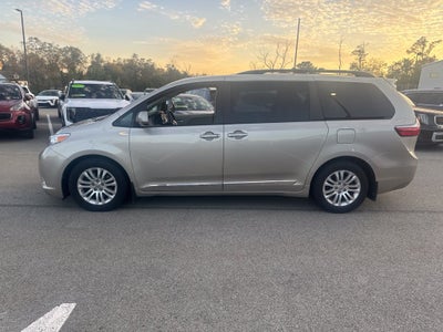 2015 Toyota Sienna XLE 8 Passenger