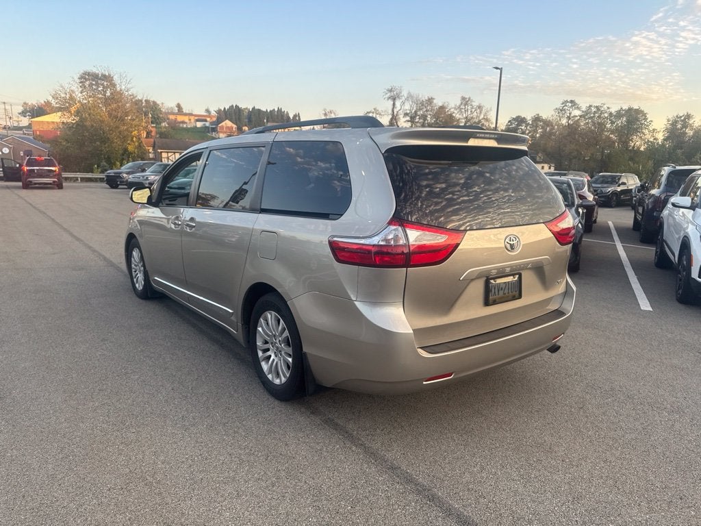 2015 Toyota Sienna XLE 8 Passenger