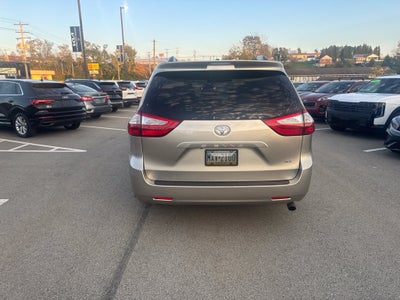 2015 Toyota Sienna XLE 8 Passenger