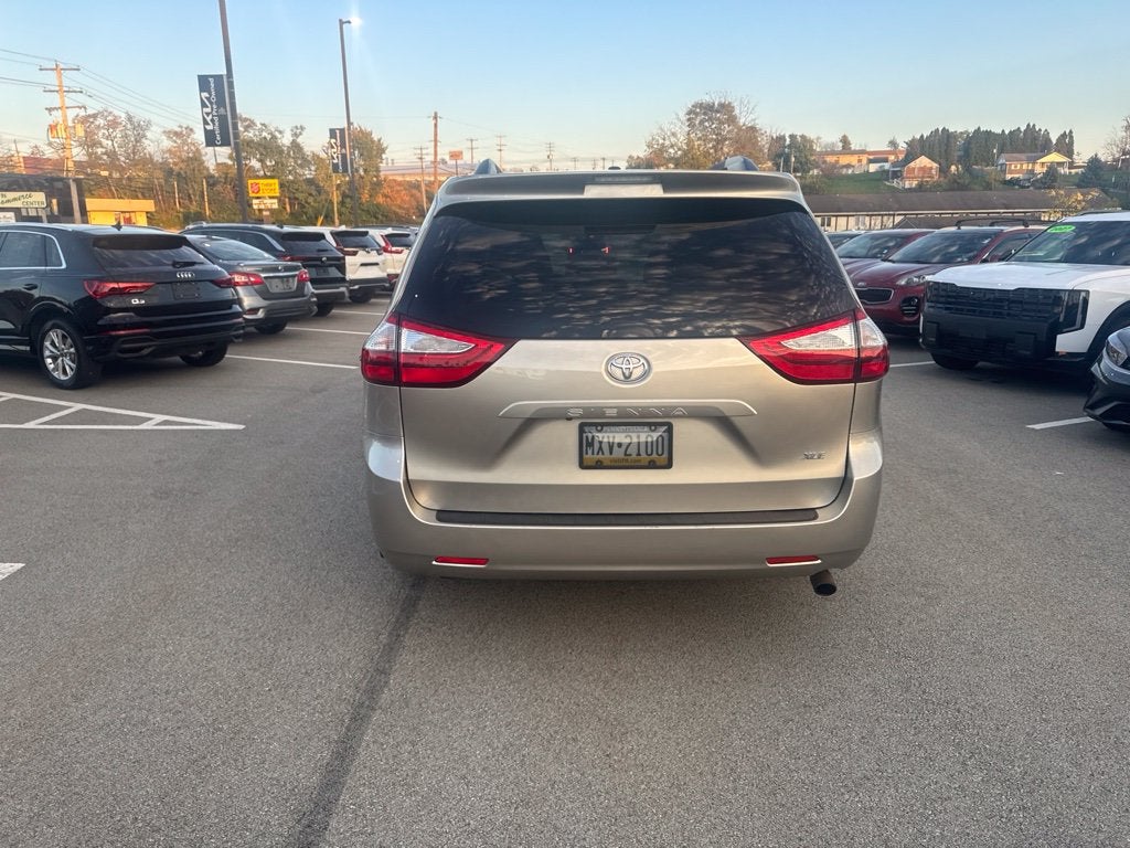 2015 Toyota Sienna XLE 8 Passenger