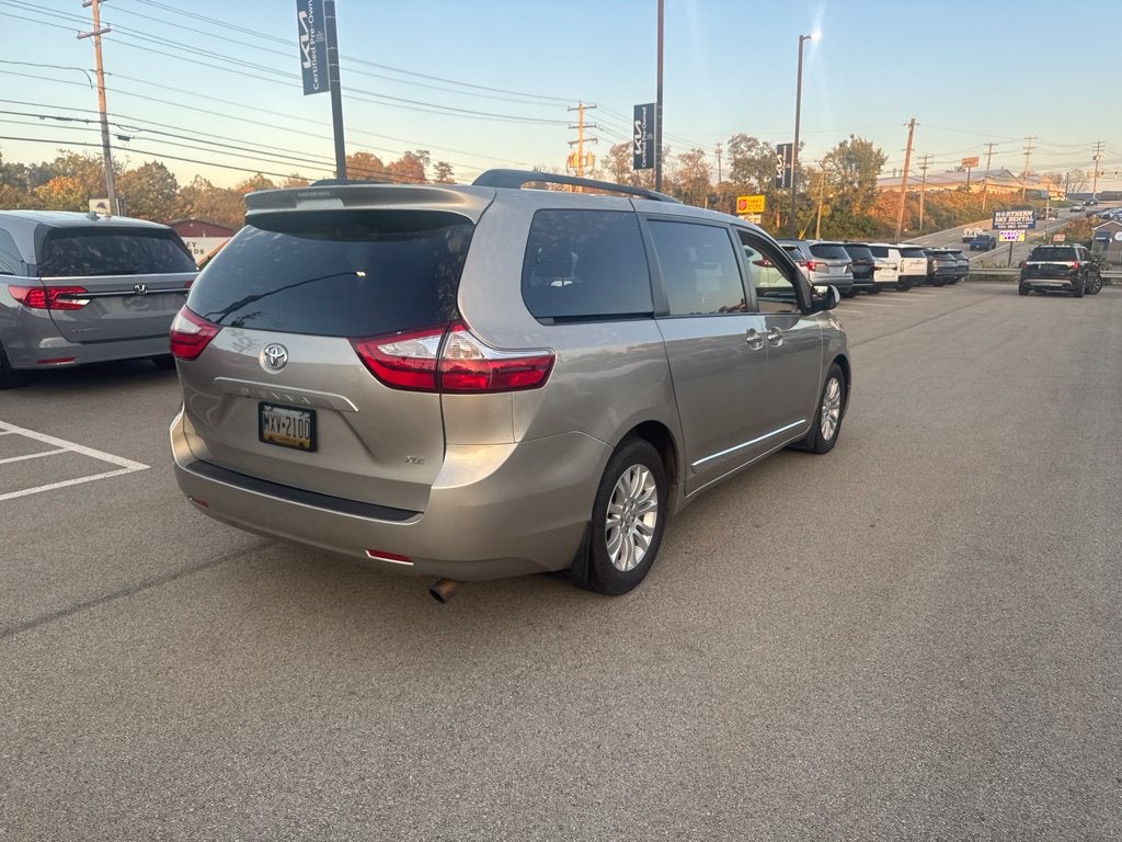 2015 Toyota Sienna XLE 8 Passenger