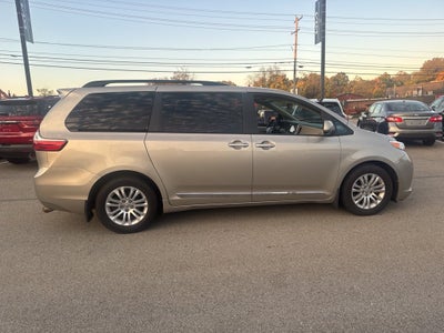 2015 Toyota Sienna XLE 8 Passenger