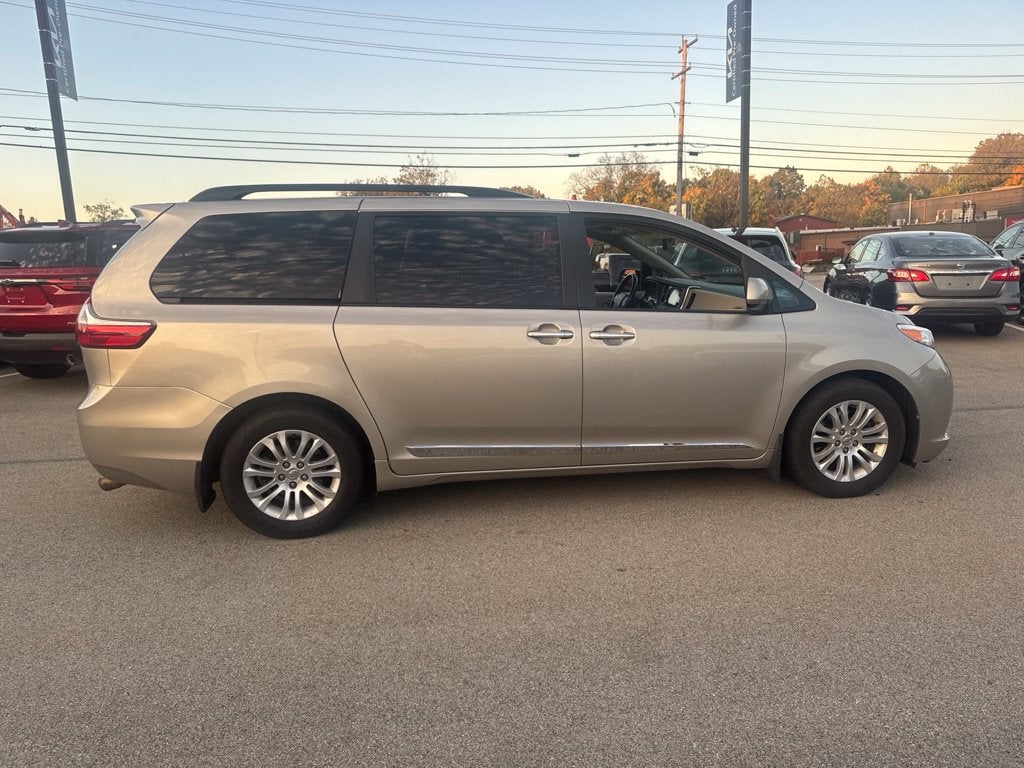 2015 Toyota Sienna XLE 8 Passenger