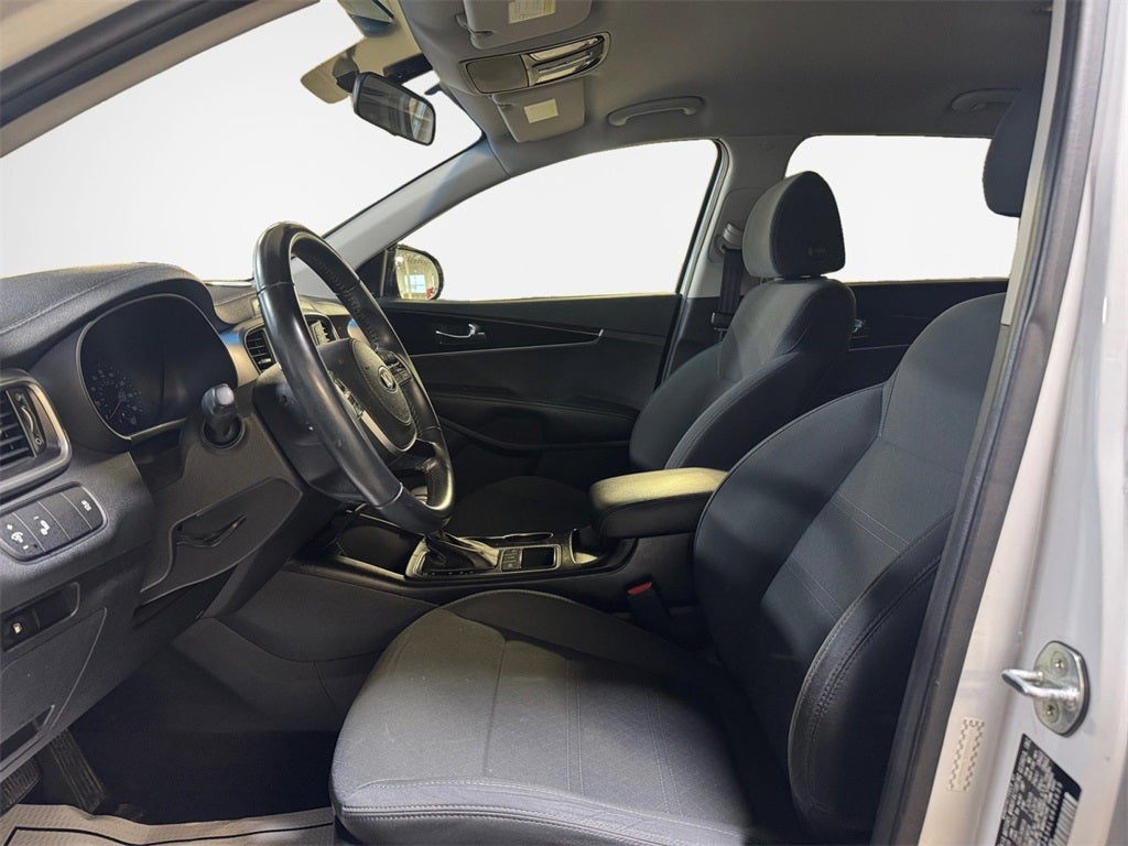 2020 Kia Sorento S 6/3 ROW