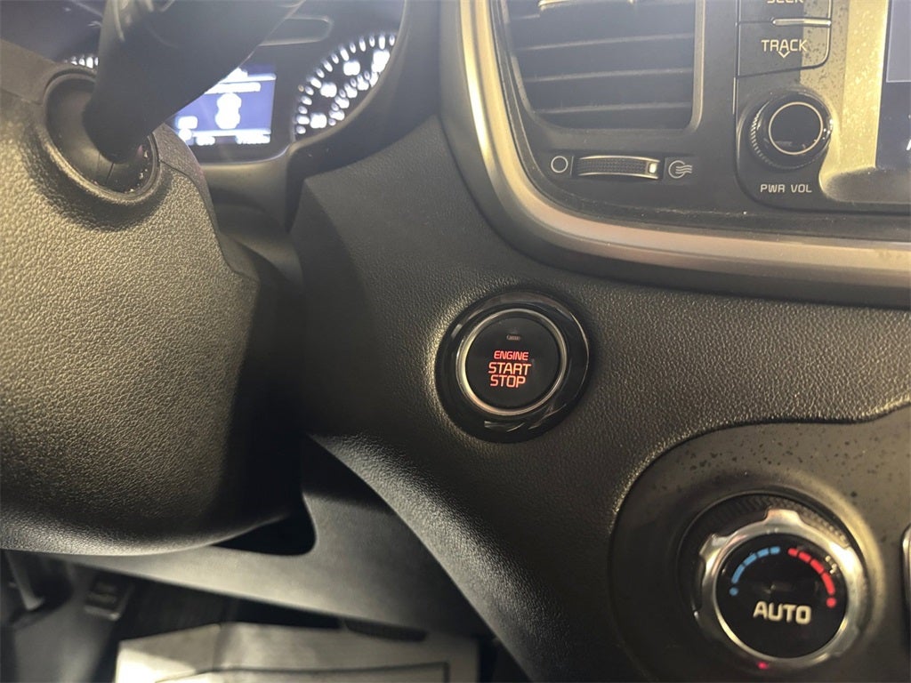 2020 Kia Sorento S 6/3 ROW