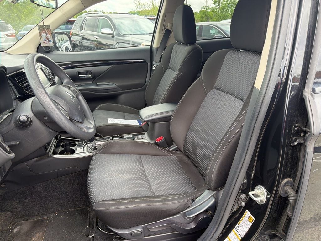 2020 Mitsubishi Outlander ES