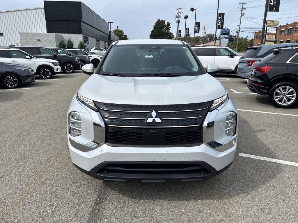2022 Mitsubishi Outlander ES