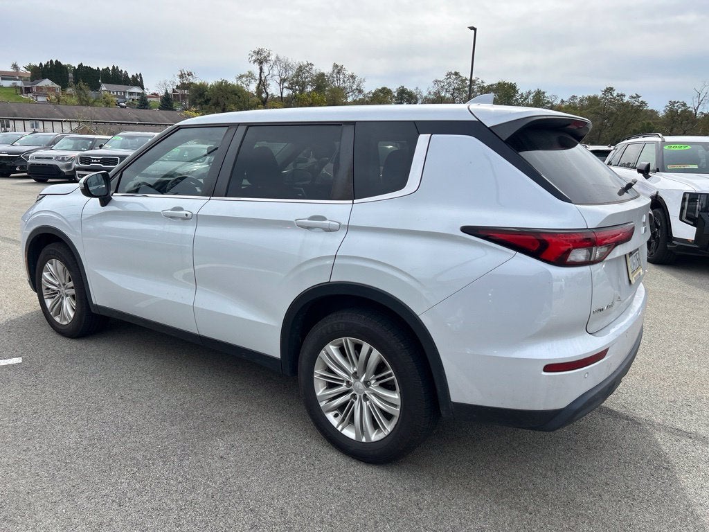 2022 Mitsubishi Outlander ES