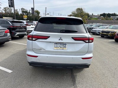 2022 Mitsubishi Outlander ES