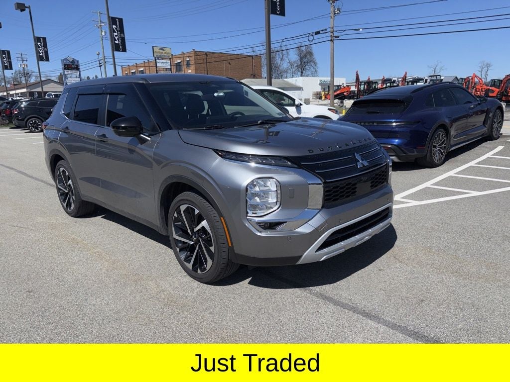 2022 Mitsubishi Outlander Black Out Pkg